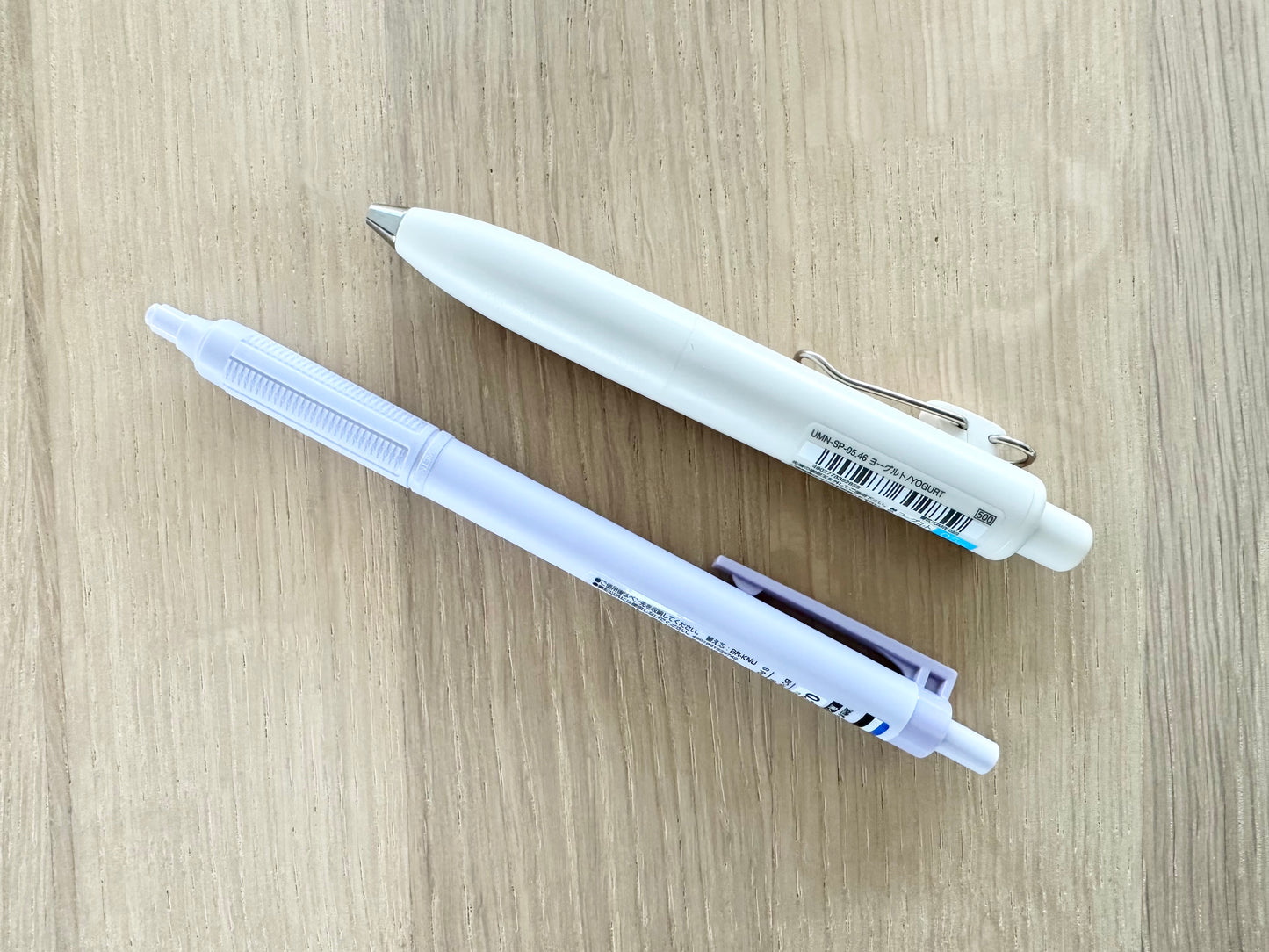 Tombow MONO Graph Lite 0.38mm Smoky Purple og Uni-ball ONE P Off White