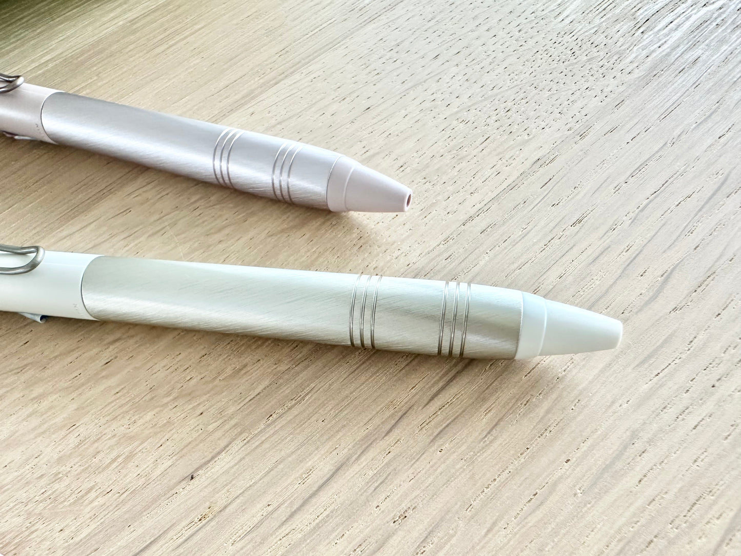 Kulepenn Uni-ball ZENTO Flow Model Black Ink